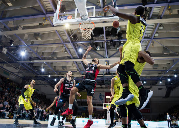 据利物浦档 据利物浦档