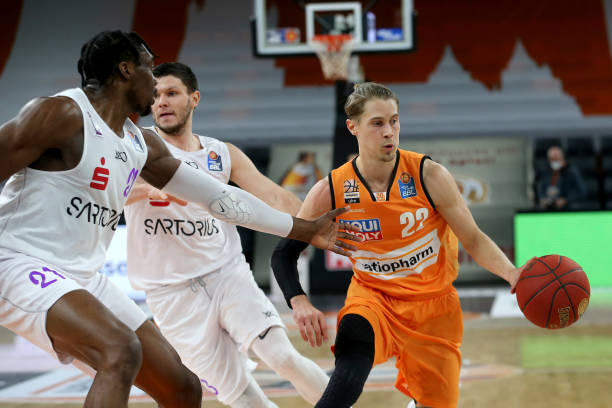 许多人期待 许多人期待